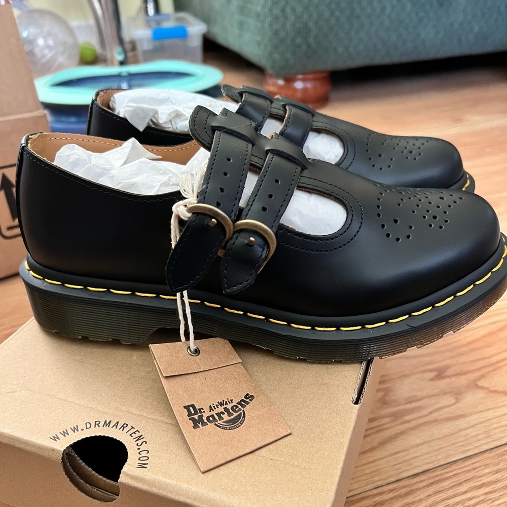 Brand new, never worn Dr Martens Mary Janes! Size 8
